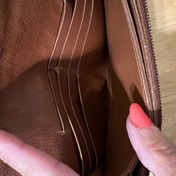 LV Accordion Long Bifold Wallet. - Picture 13 of 14